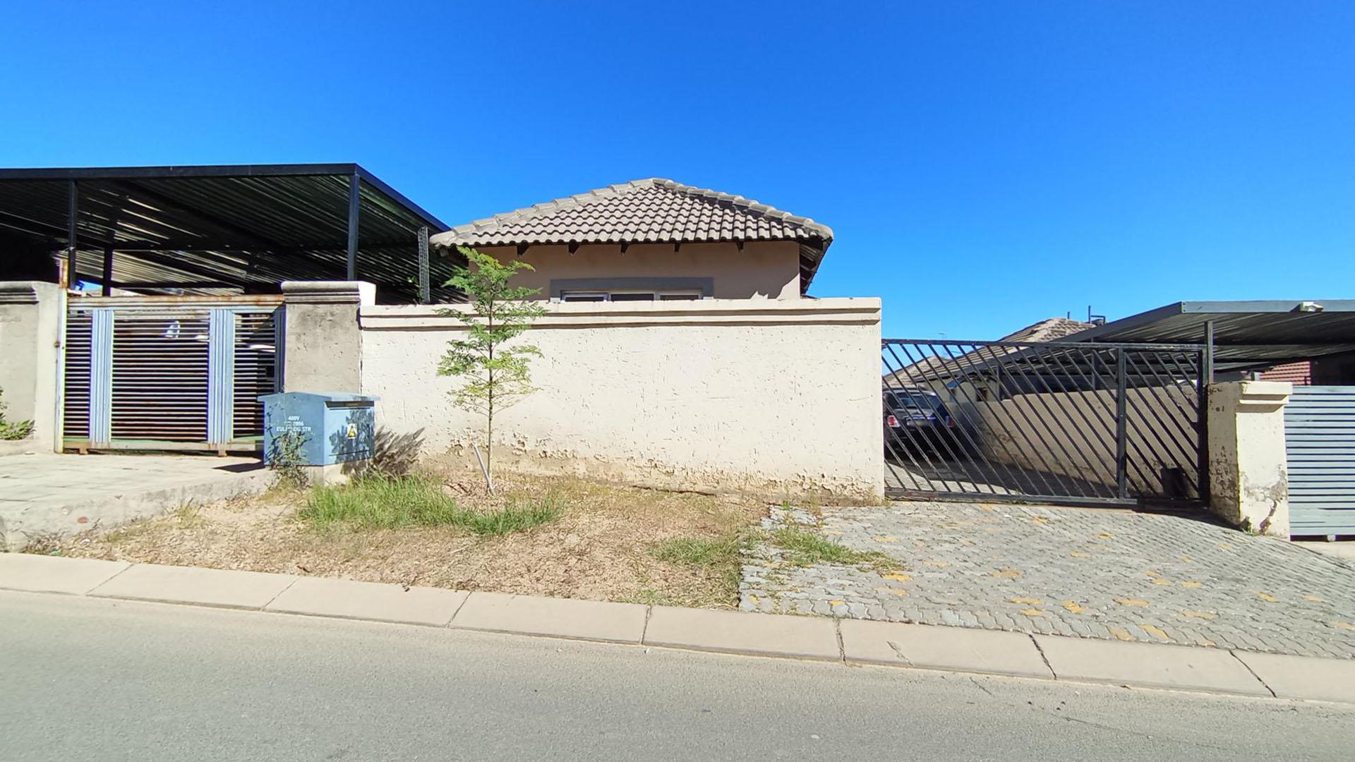 Front View of property in Riverside View