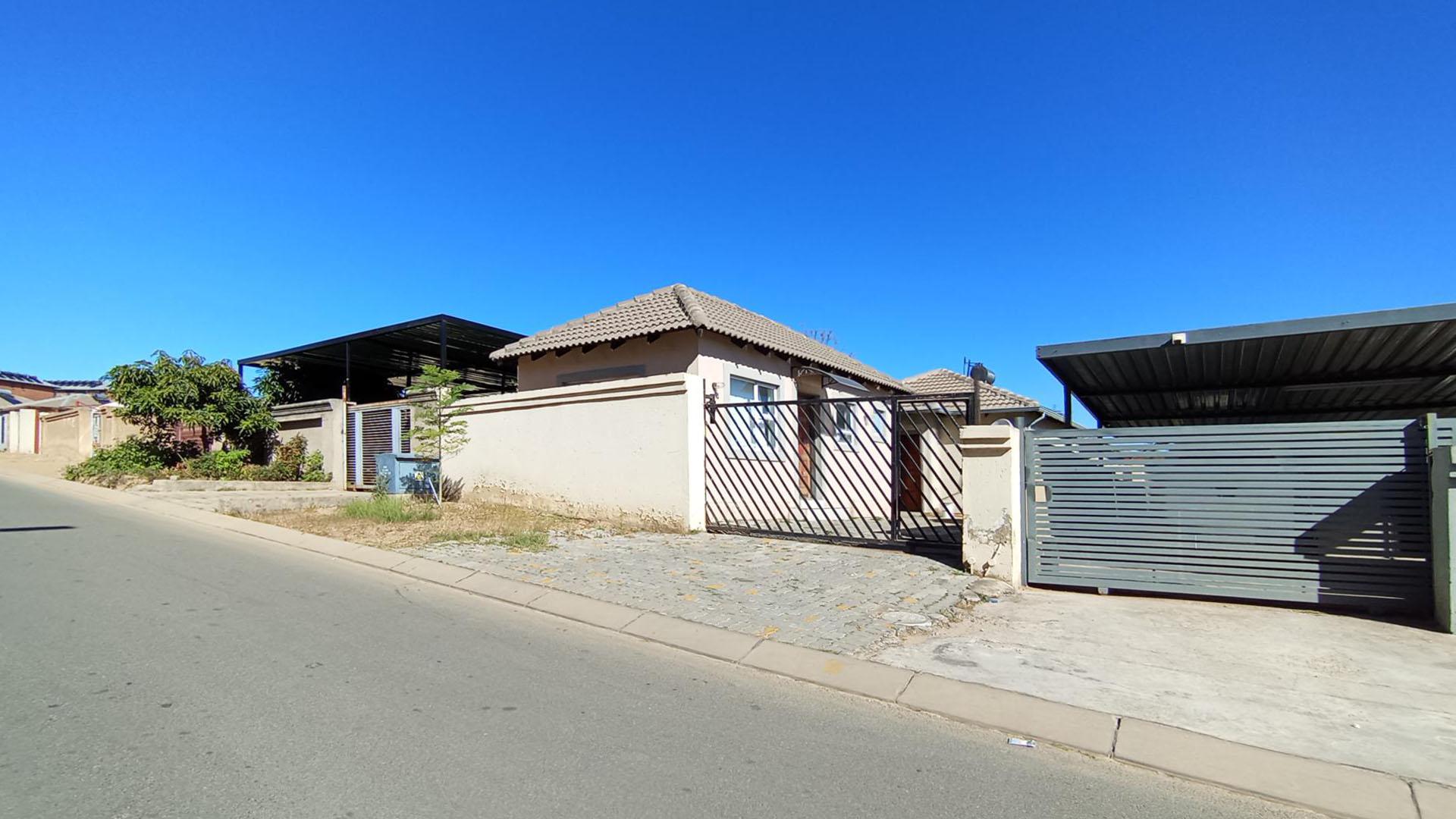 Front View of property in Riverside View