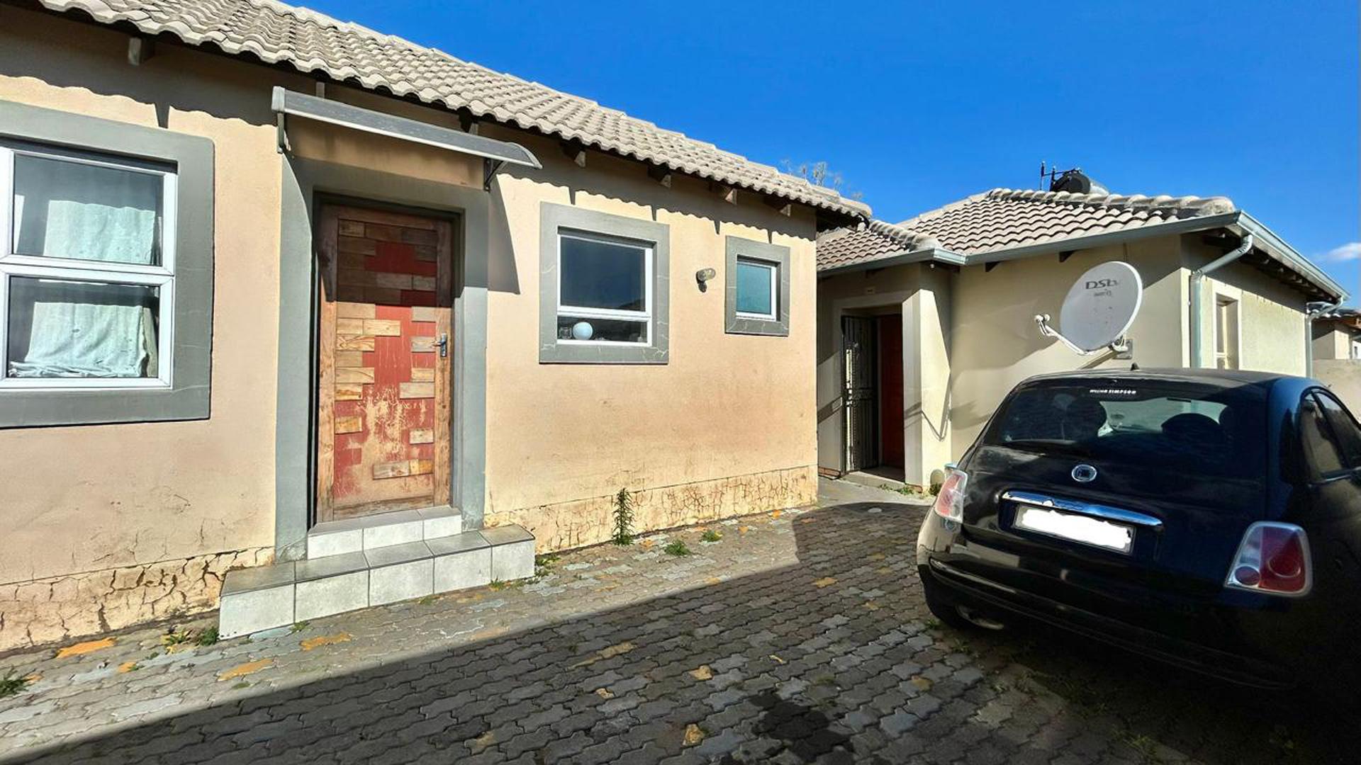 Front View of property in Riverside View
