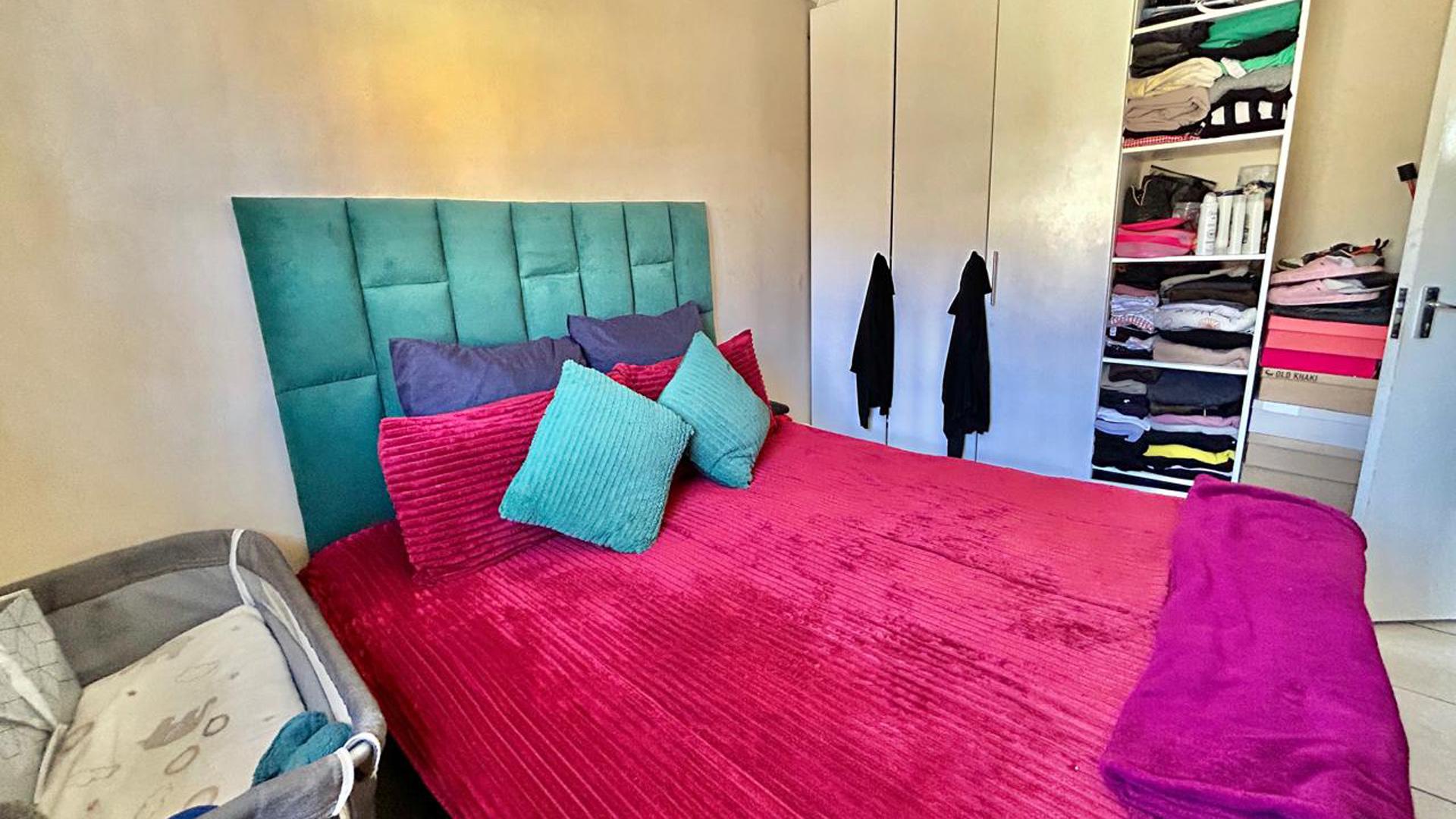 Bed Room 1 of property in Riverside View