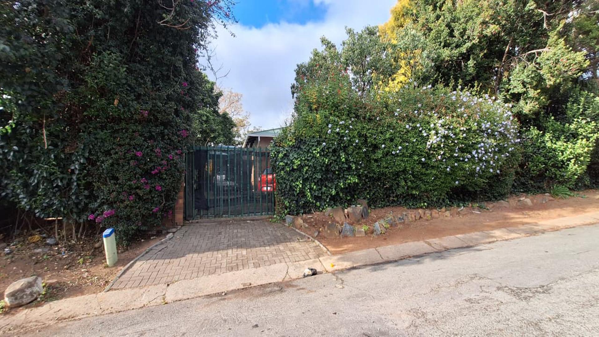 Front View of property in Kew