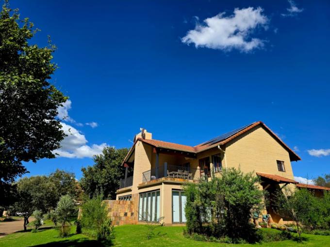 3 Bedroom Simplex for Sale For Sale in The Coves - MR713250