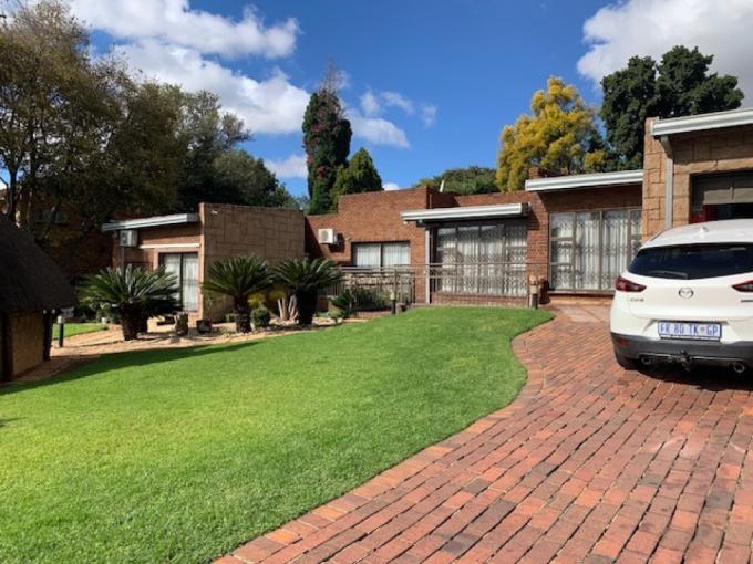 3 Bedroom House for Sale For Sale in Glenvista - MR713265