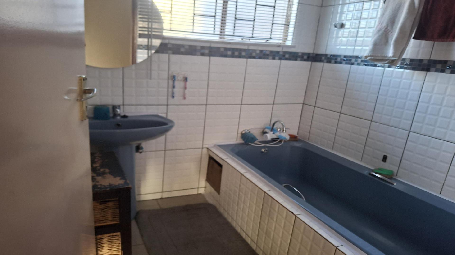 Bathroom 1 of property in Tembisa