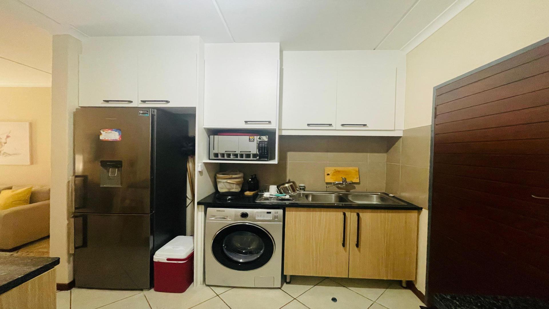Kitchen of property in Sagewood