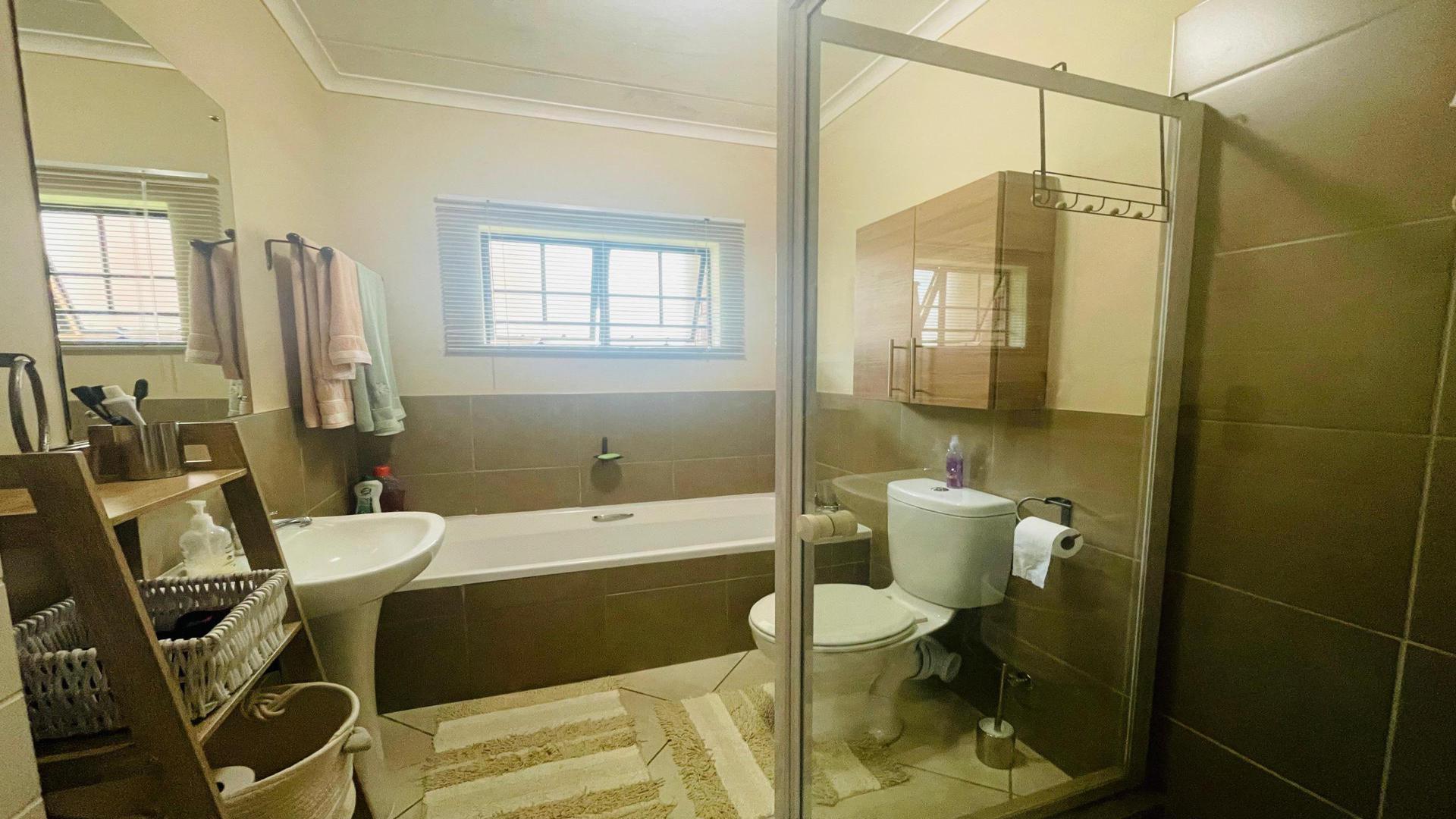 Bathroom 1 of property in Sagewood