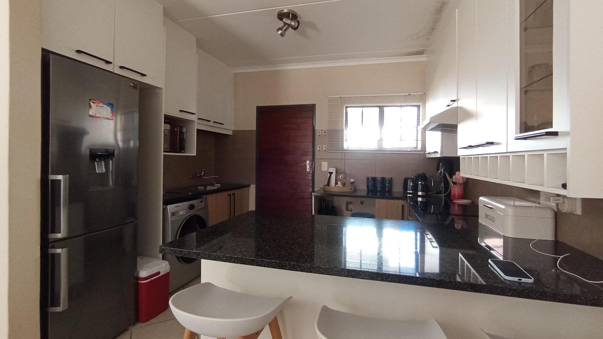 Kitchen - 11 square meters of property in Sagewood