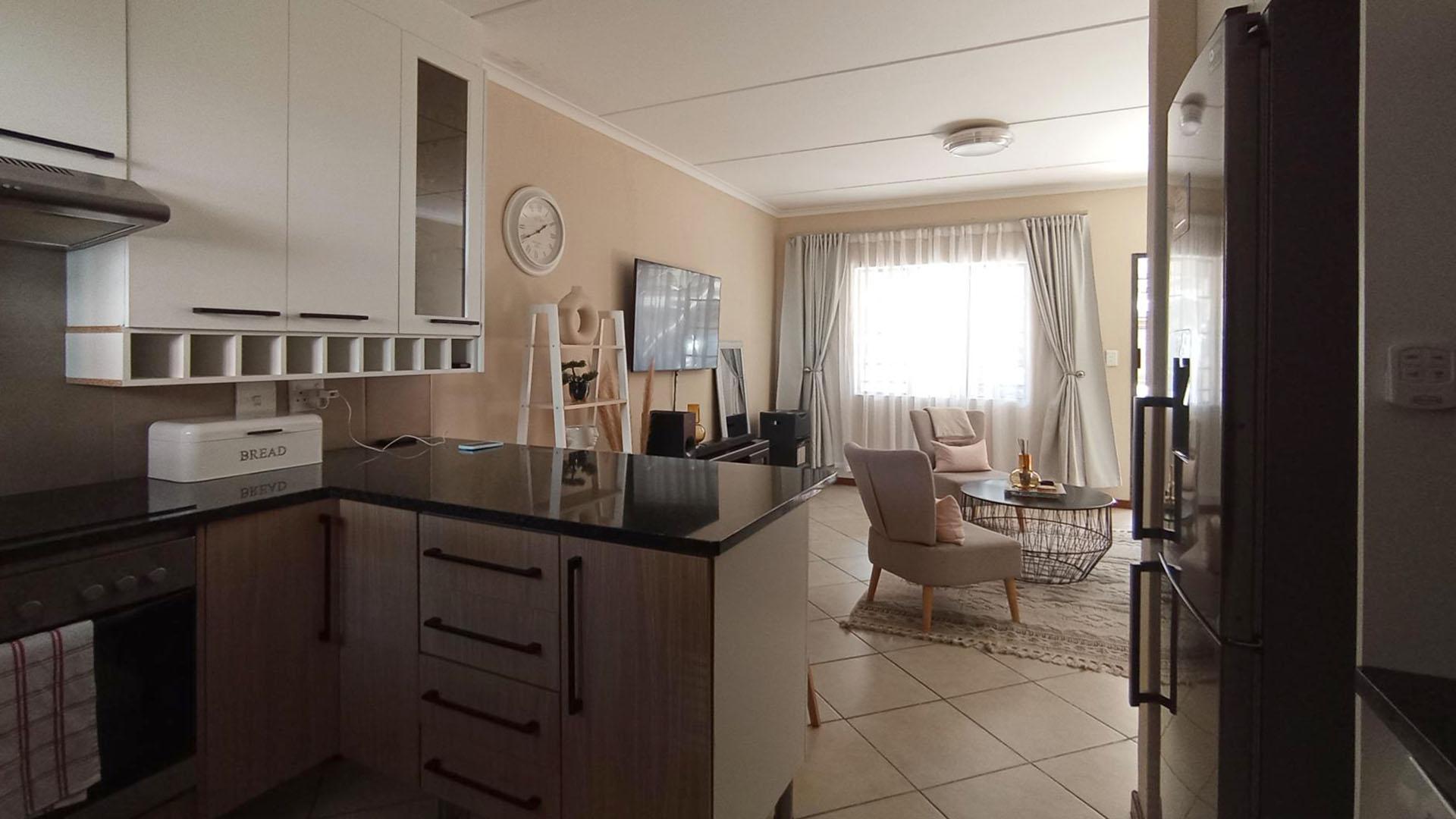 Kitchen - 11 square meters of property in Sagewood