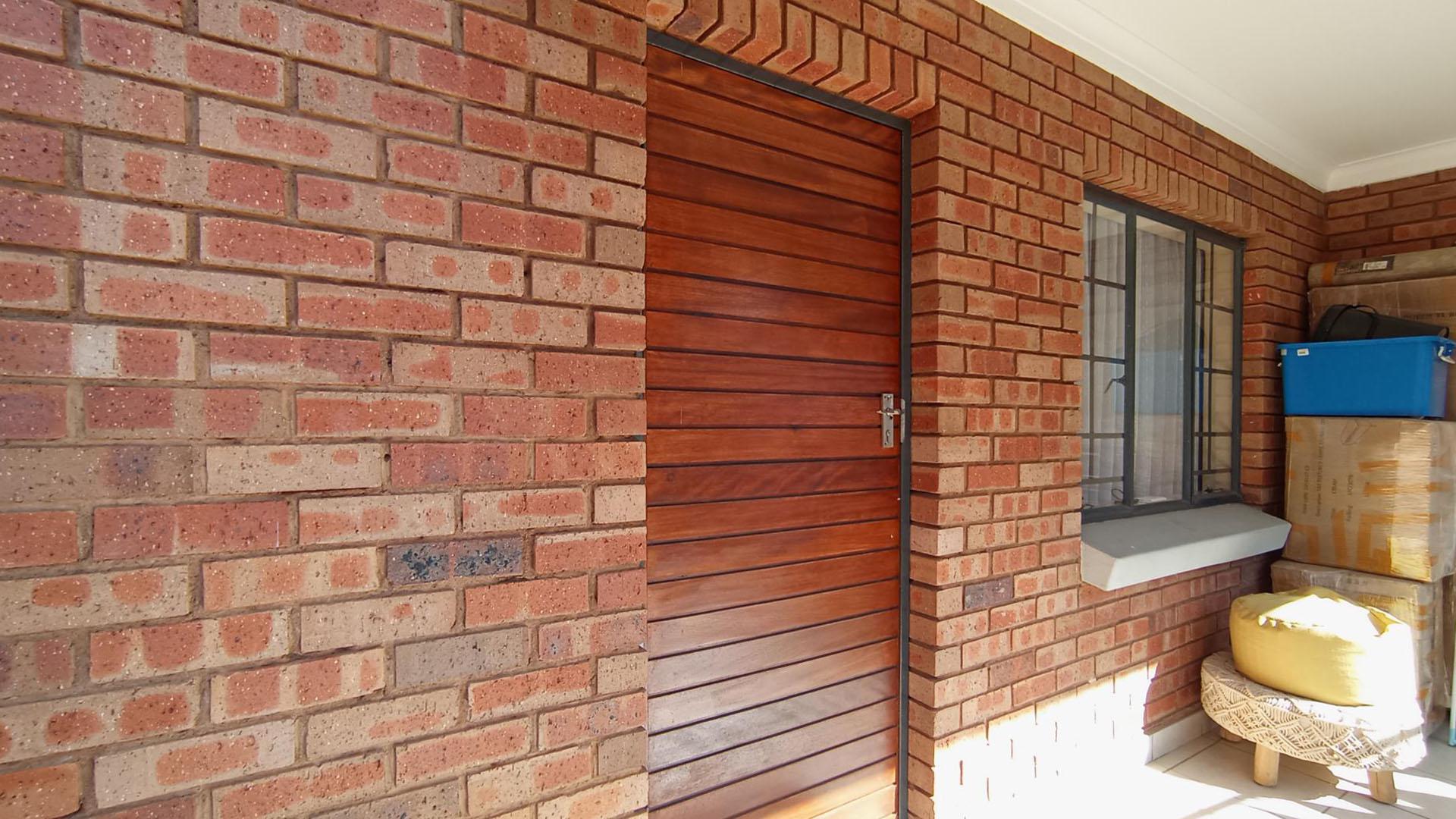 Front View of property in Sagewood
