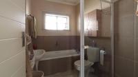 Bathroom 1 - 6 square meters of property in Sagewood