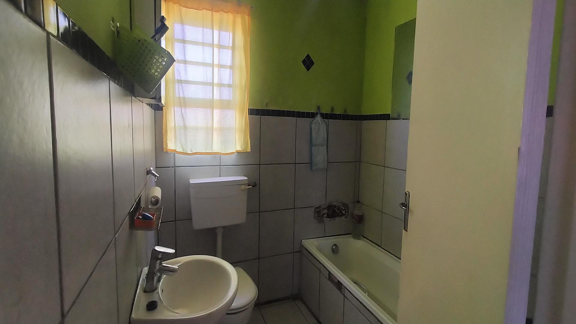 Bathroom 1 of property in Bethelsdorp
