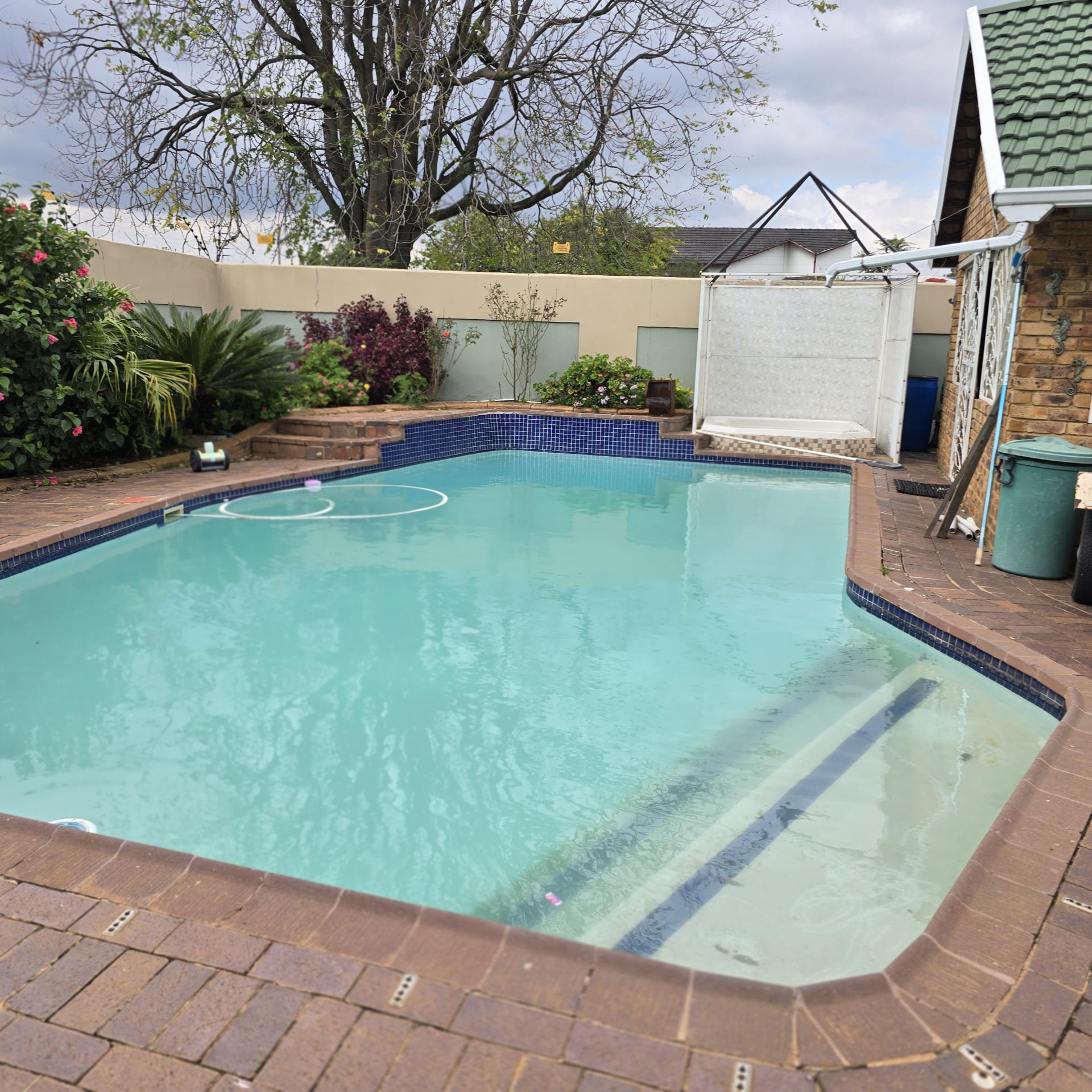  of property in Bonaero Park
