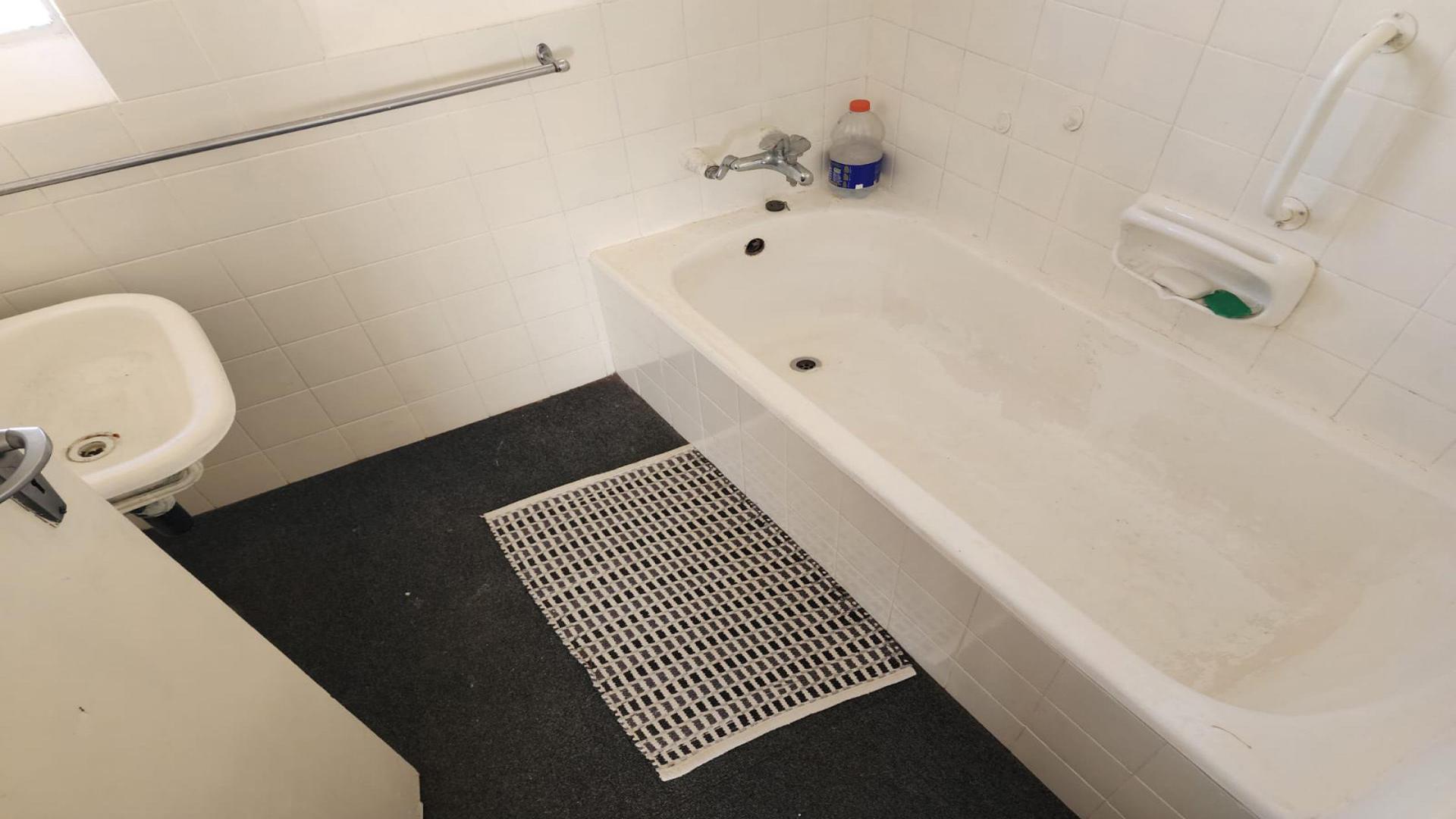 Bathroom 1 of property in Sasolburg