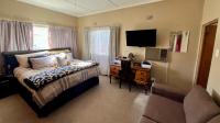 Main Bedroom of property in Beaufort West