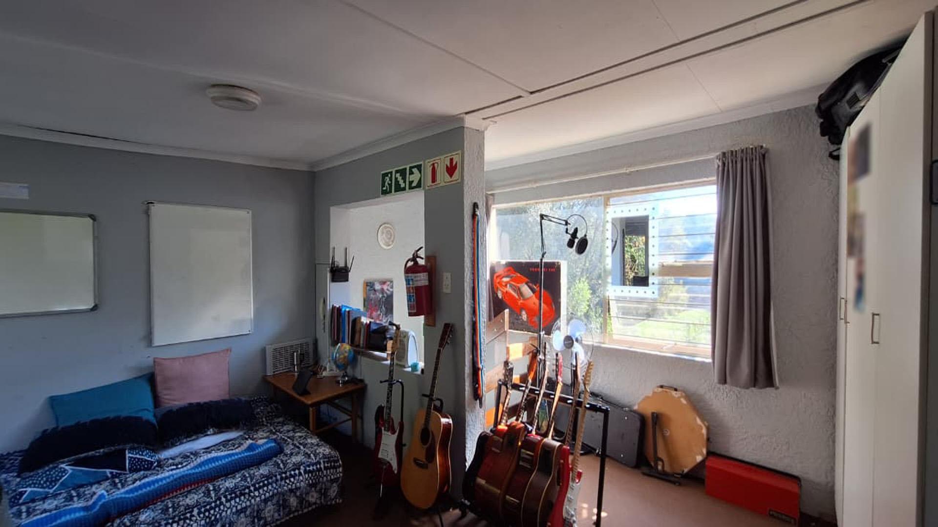 Bed Room 5+ - 35 square meters of property in Risidale