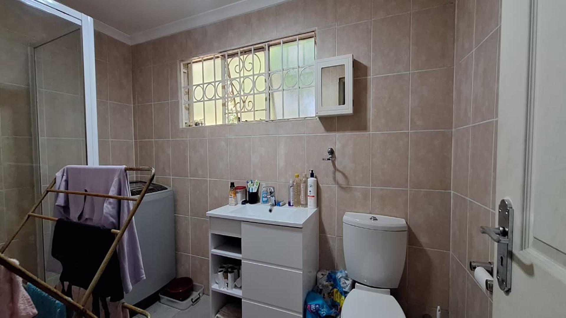 Bathroom 2 - 7 square meters of property in Risidale