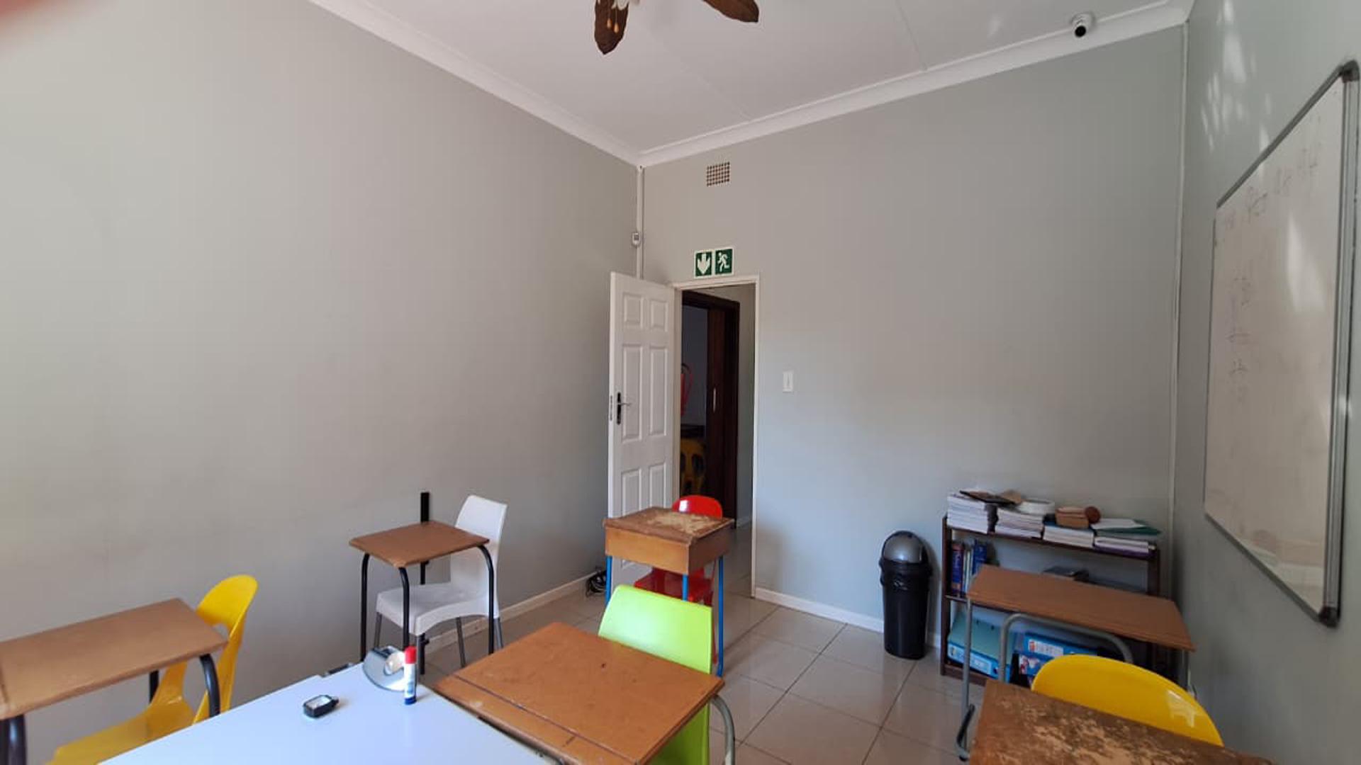 Spaces - 43 square meters of property in Risidale