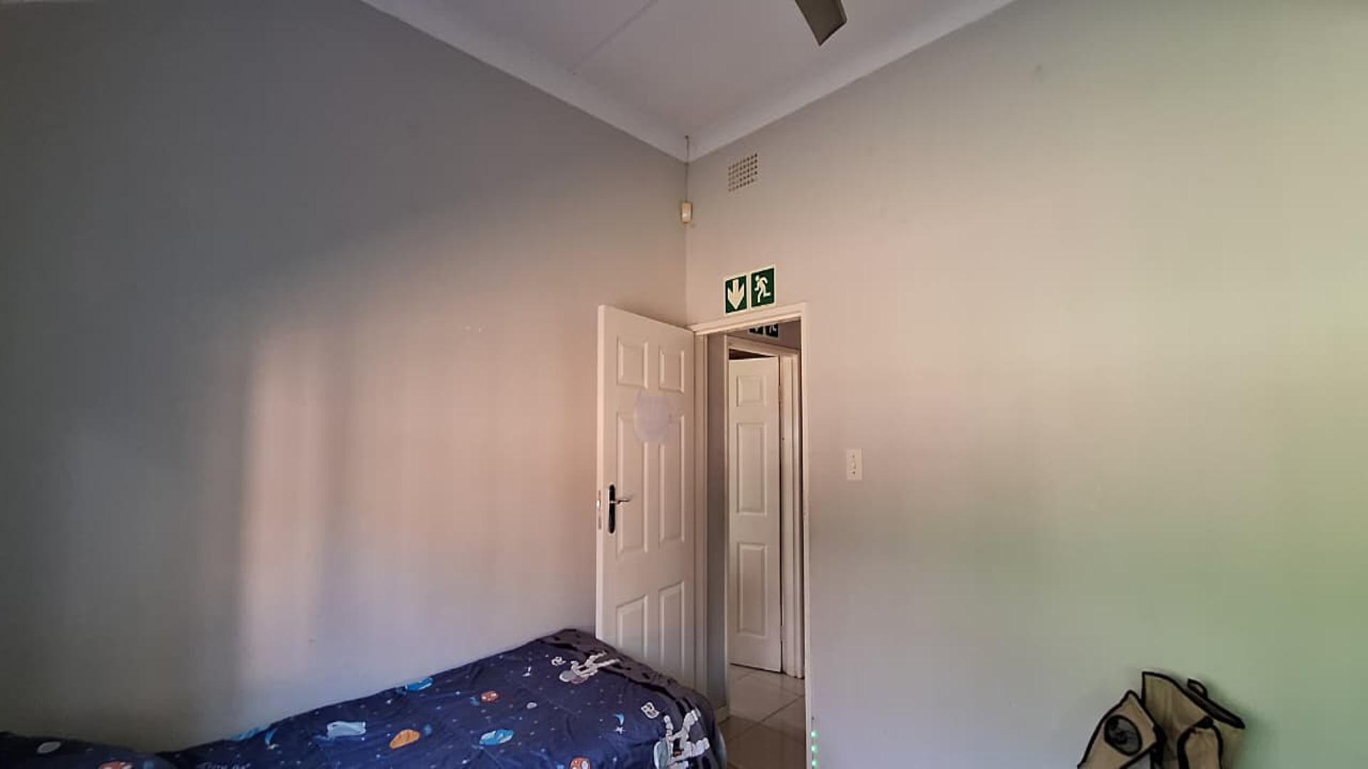 Bed Room 1 - 8 square meters of property in Risidale
