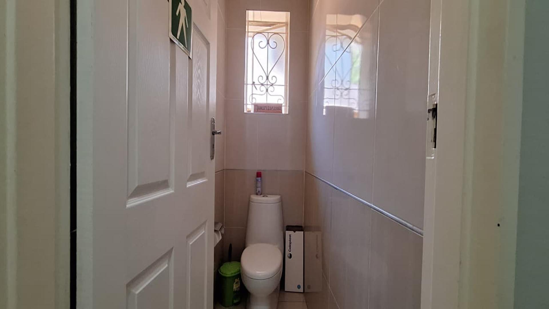 Guest Toilet - 2 square meters of property in Risidale