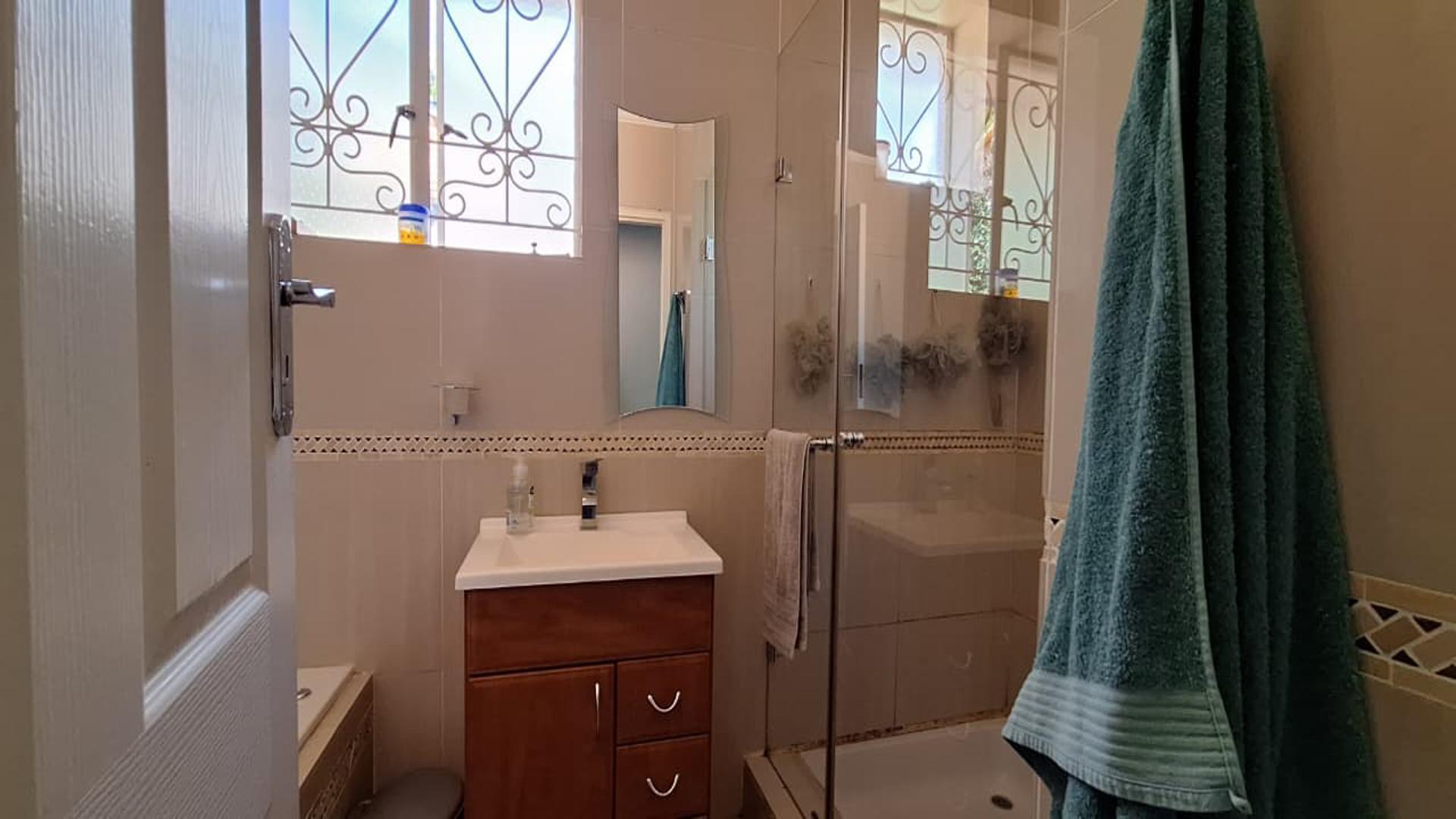 Bathroom 1 - 6 square meters of property in Risidale