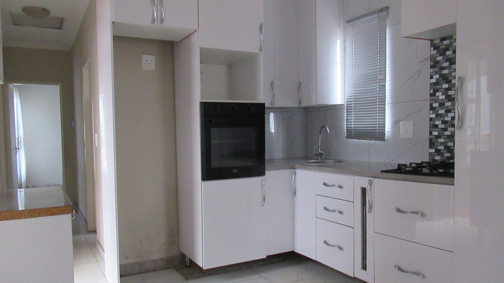 Kitchen - 8 square meters of property in South Hills