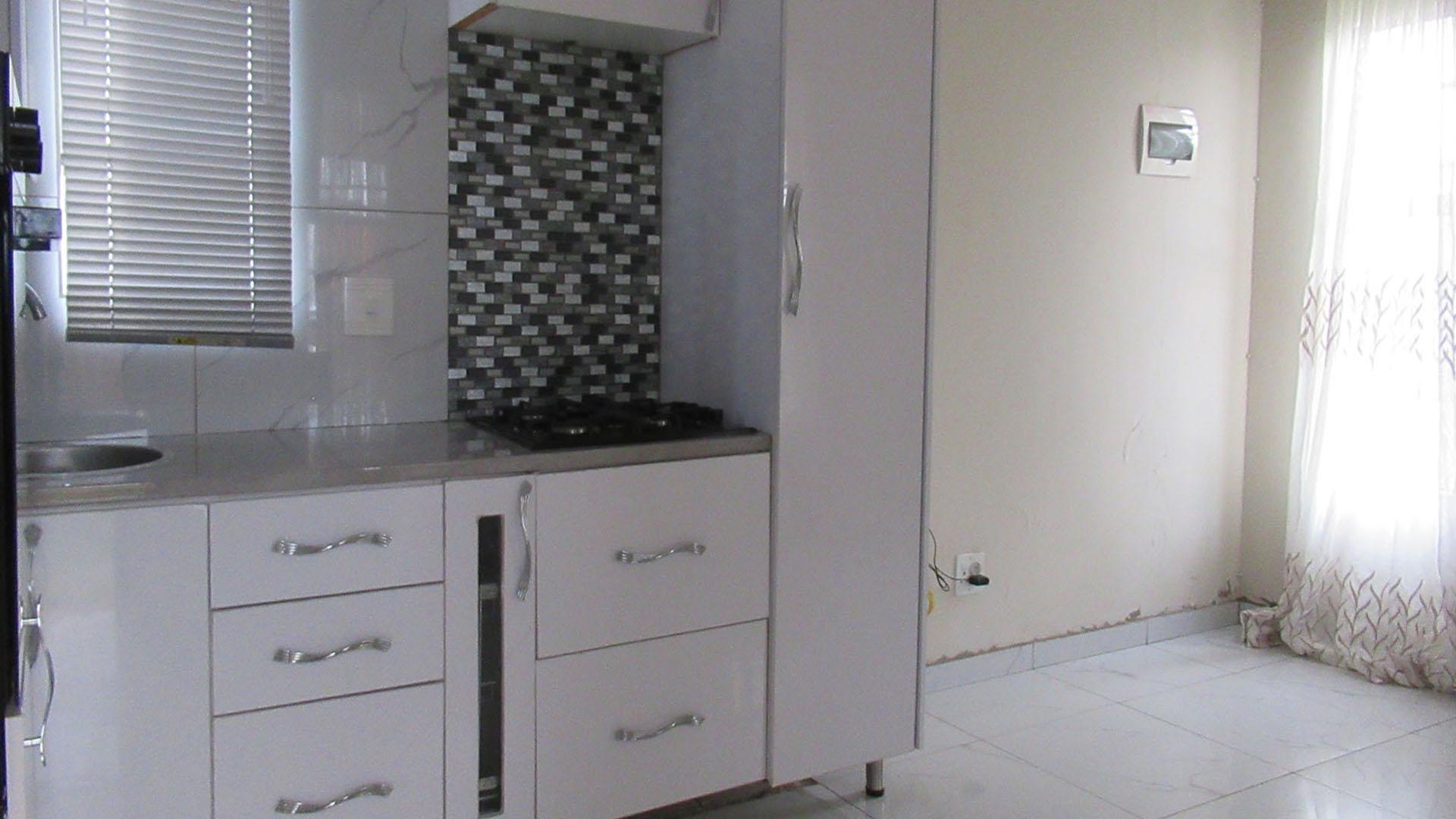 Kitchen - 8 square meters of property in South Hills
