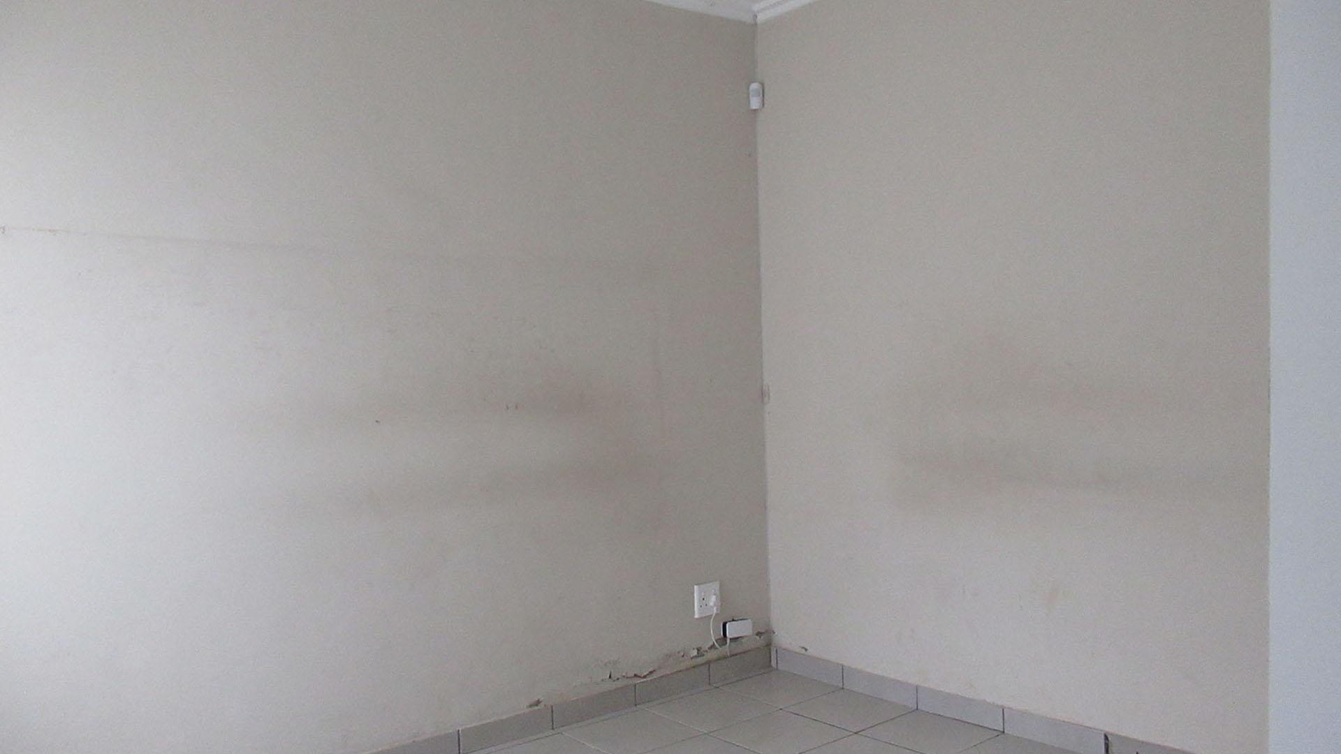 Main Bedroom - 11 square meters of property in South Hills