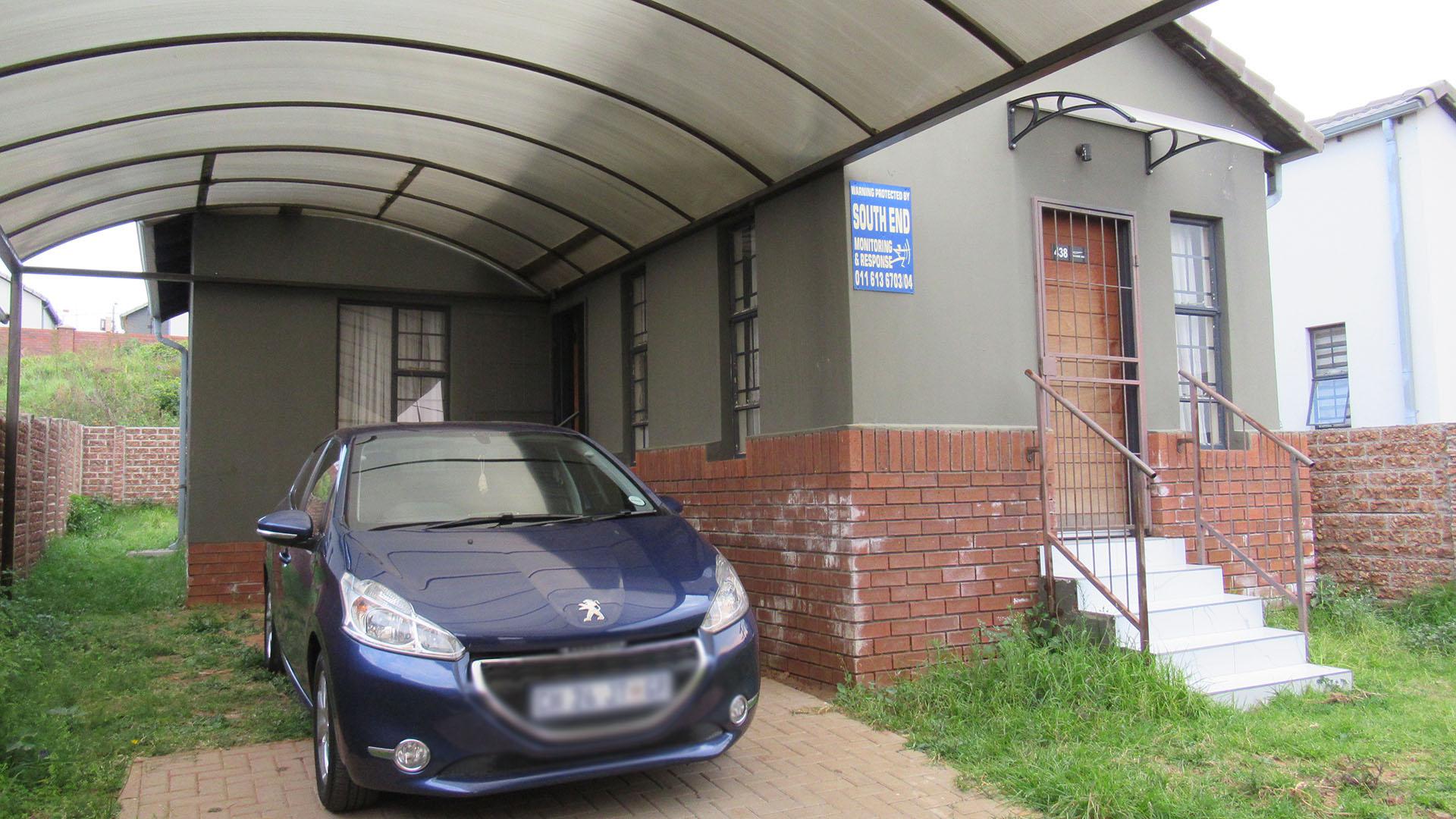 Carport  - 31 square meters of property in South Hills
