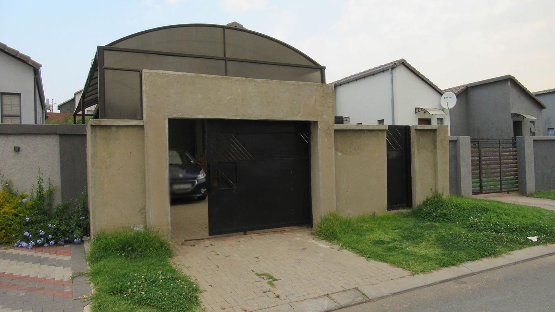 Front View of property in South Hills