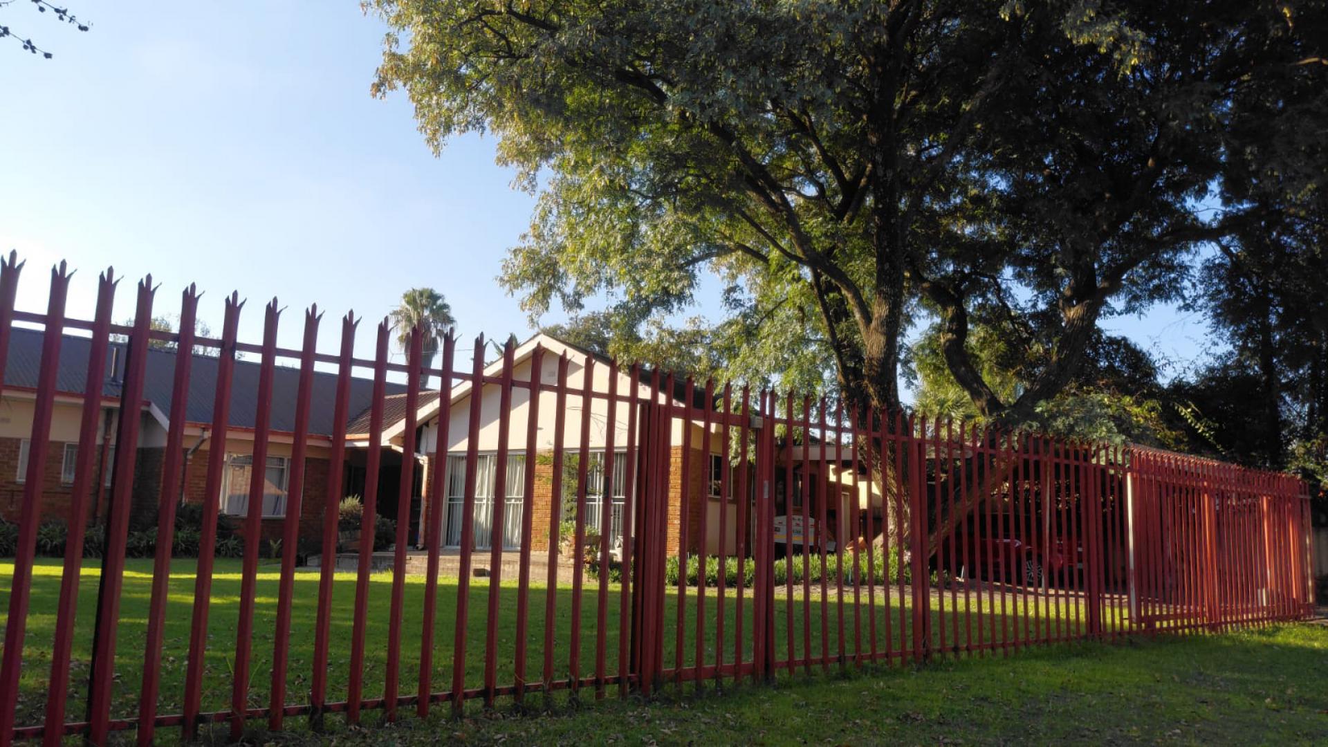 Front View of property in Jim Fouchepark