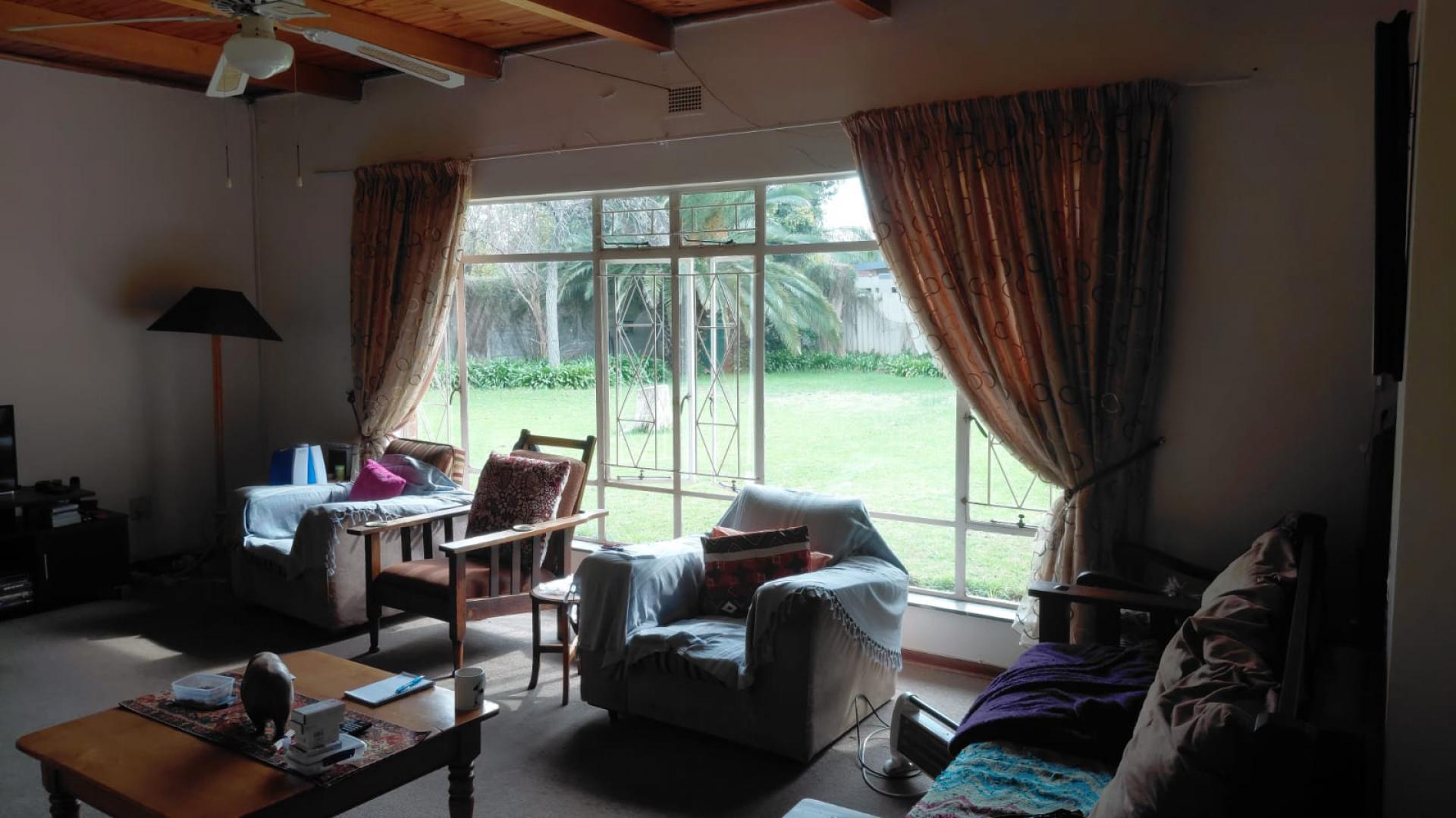 Lounges of property in Jim Fouchepark