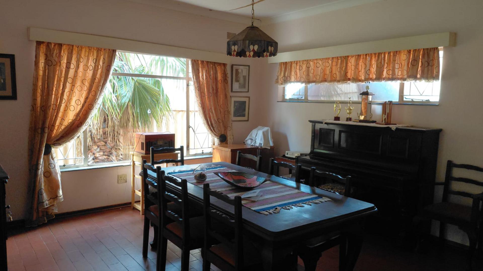Dining Room of property in Jim Fouchepark