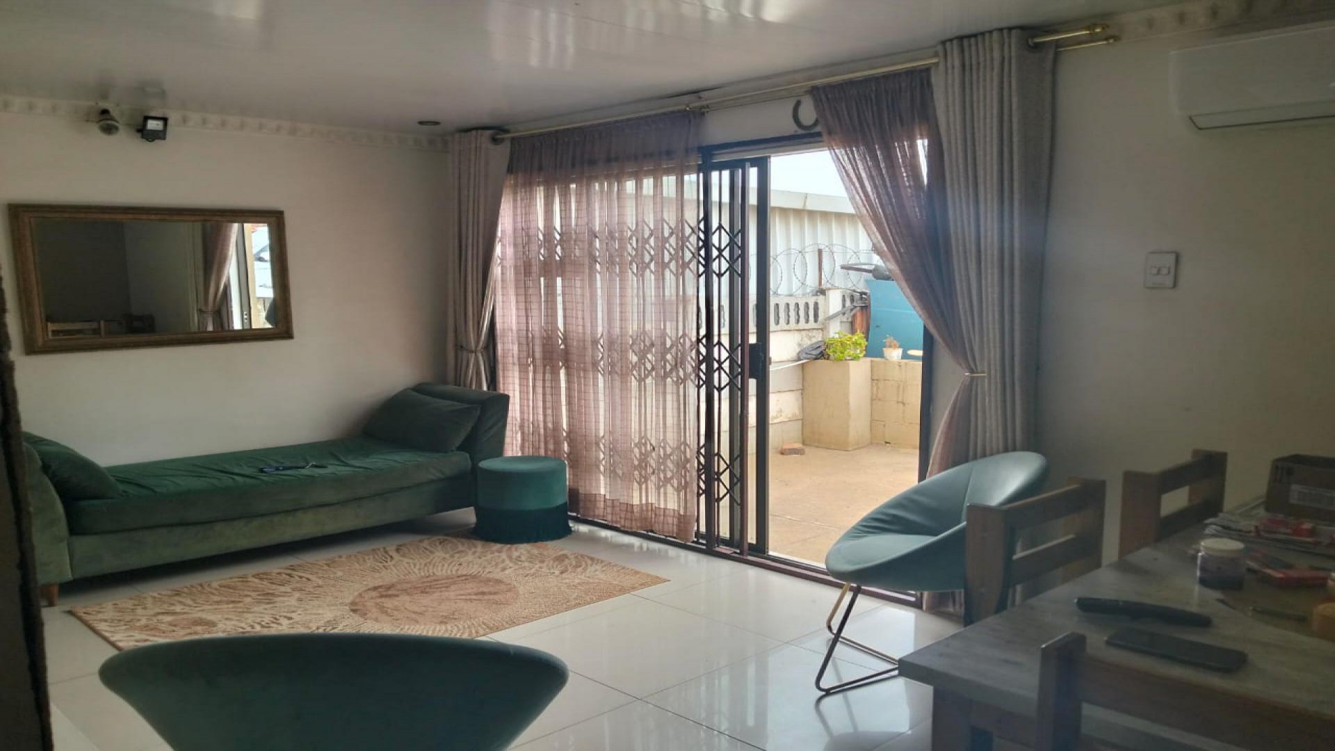 Lounges of property in Redfern