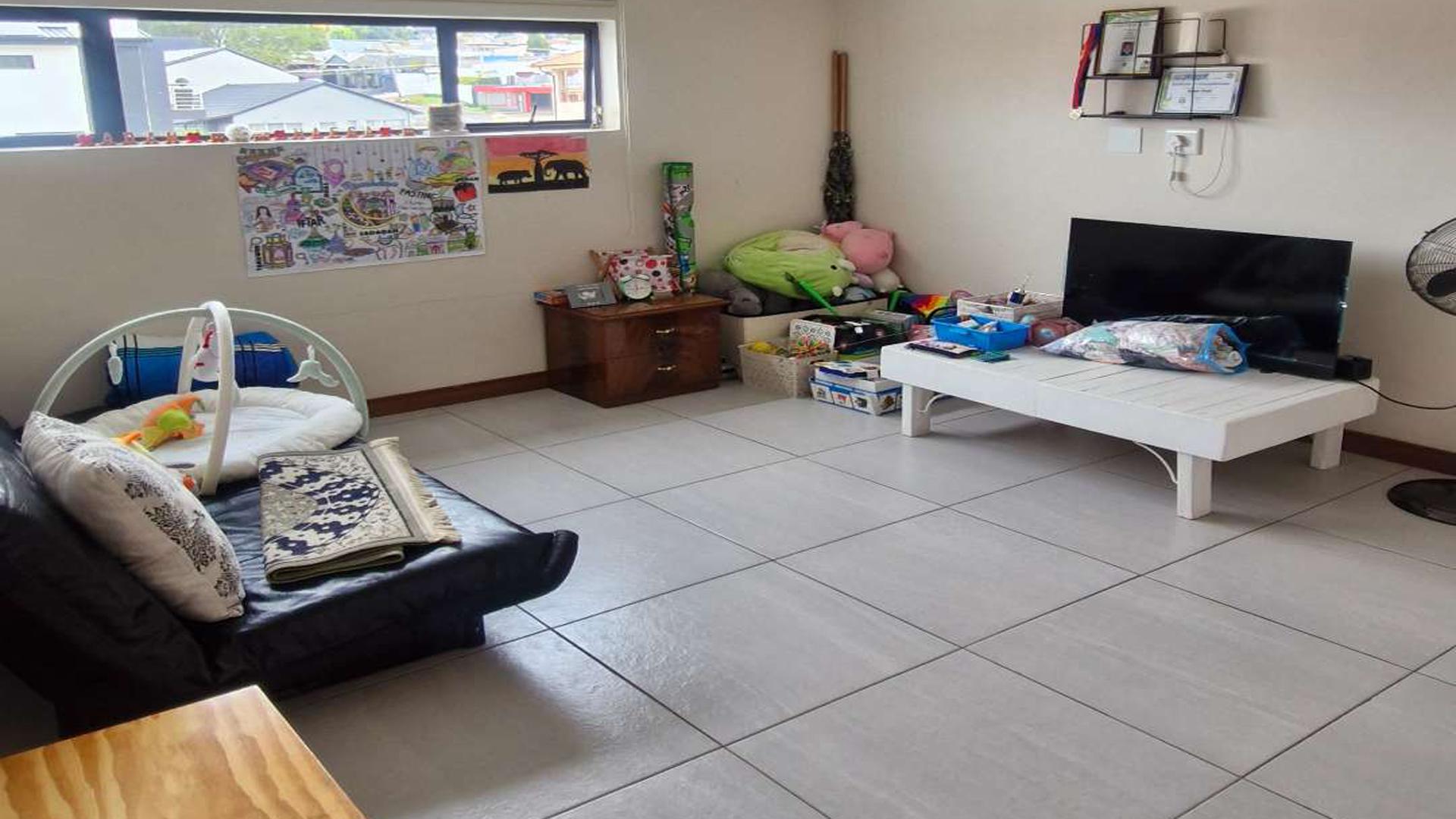 Bed Room 2 of property in Northcliff