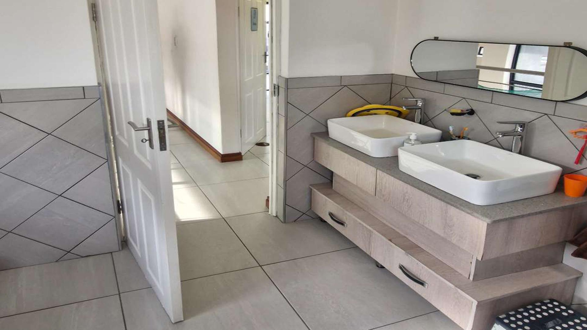 Bathroom 1 of property in Northcliff