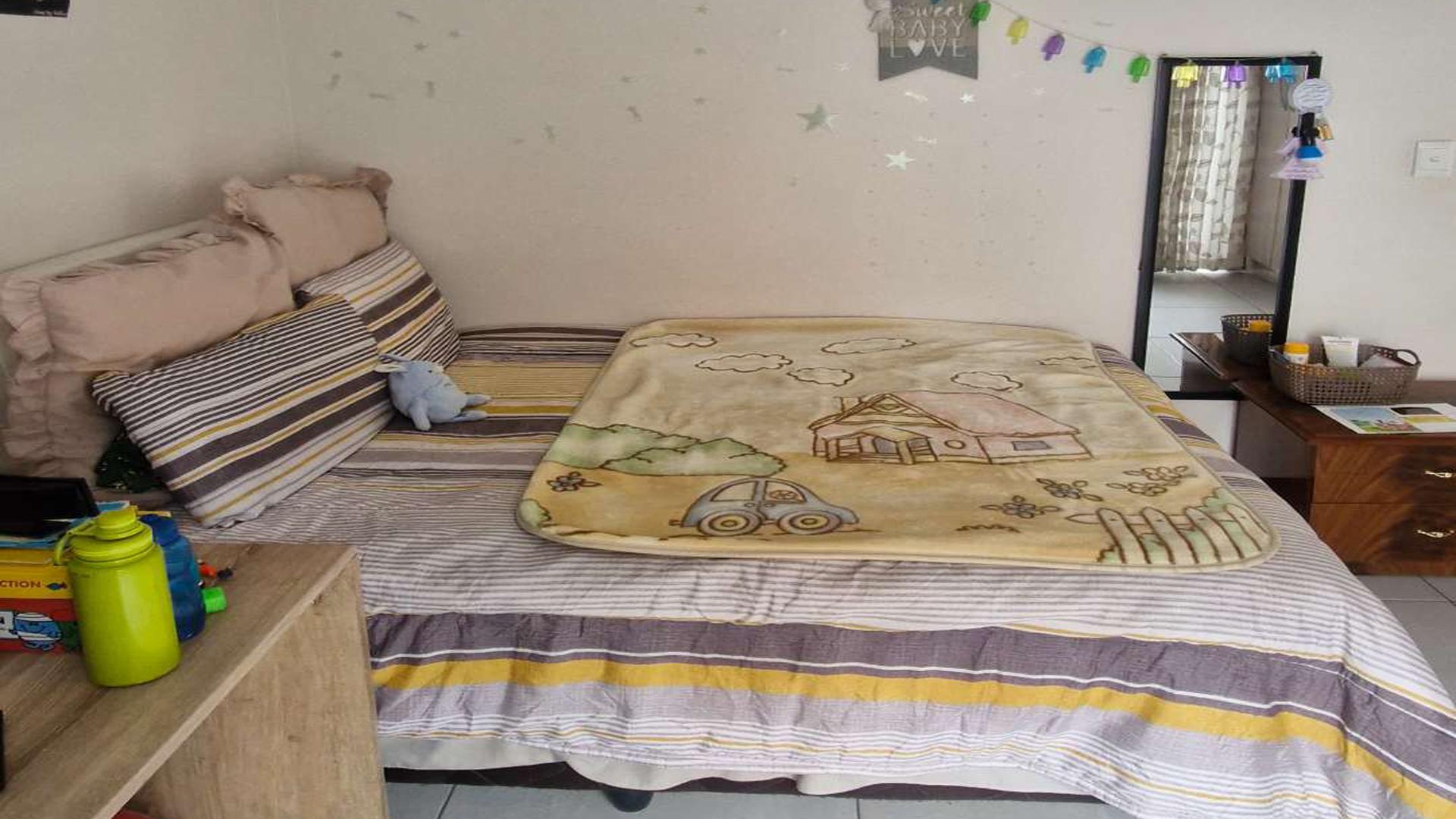 Bed Room 2 of property in Northcliff