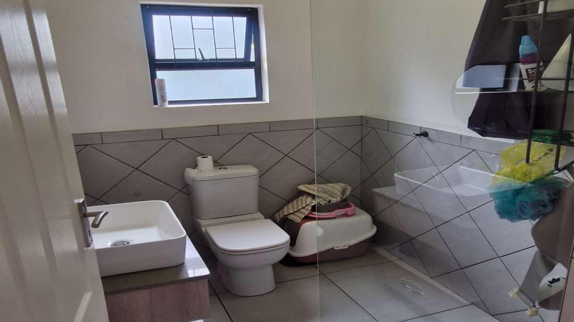 Bathroom 2 of property in Northcliff