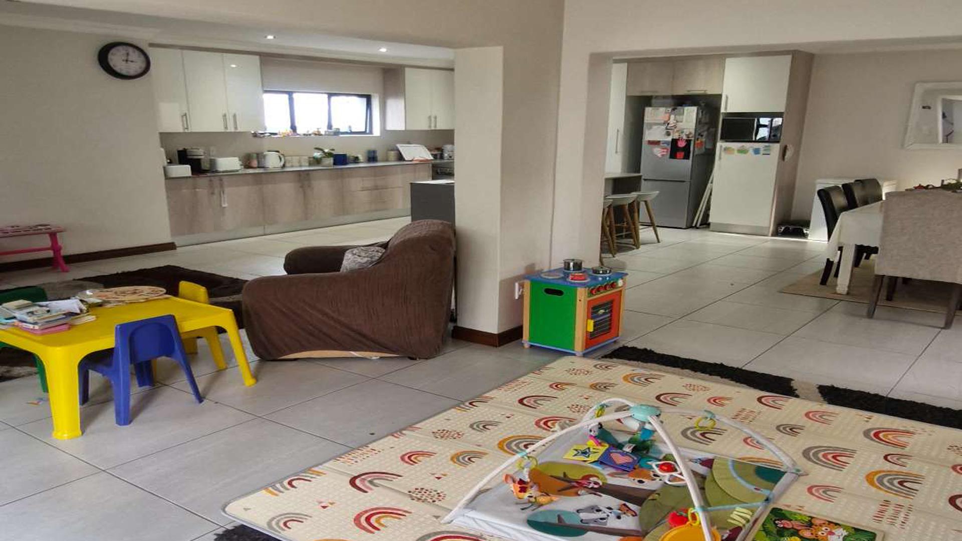 Lounges of property in Northcliff