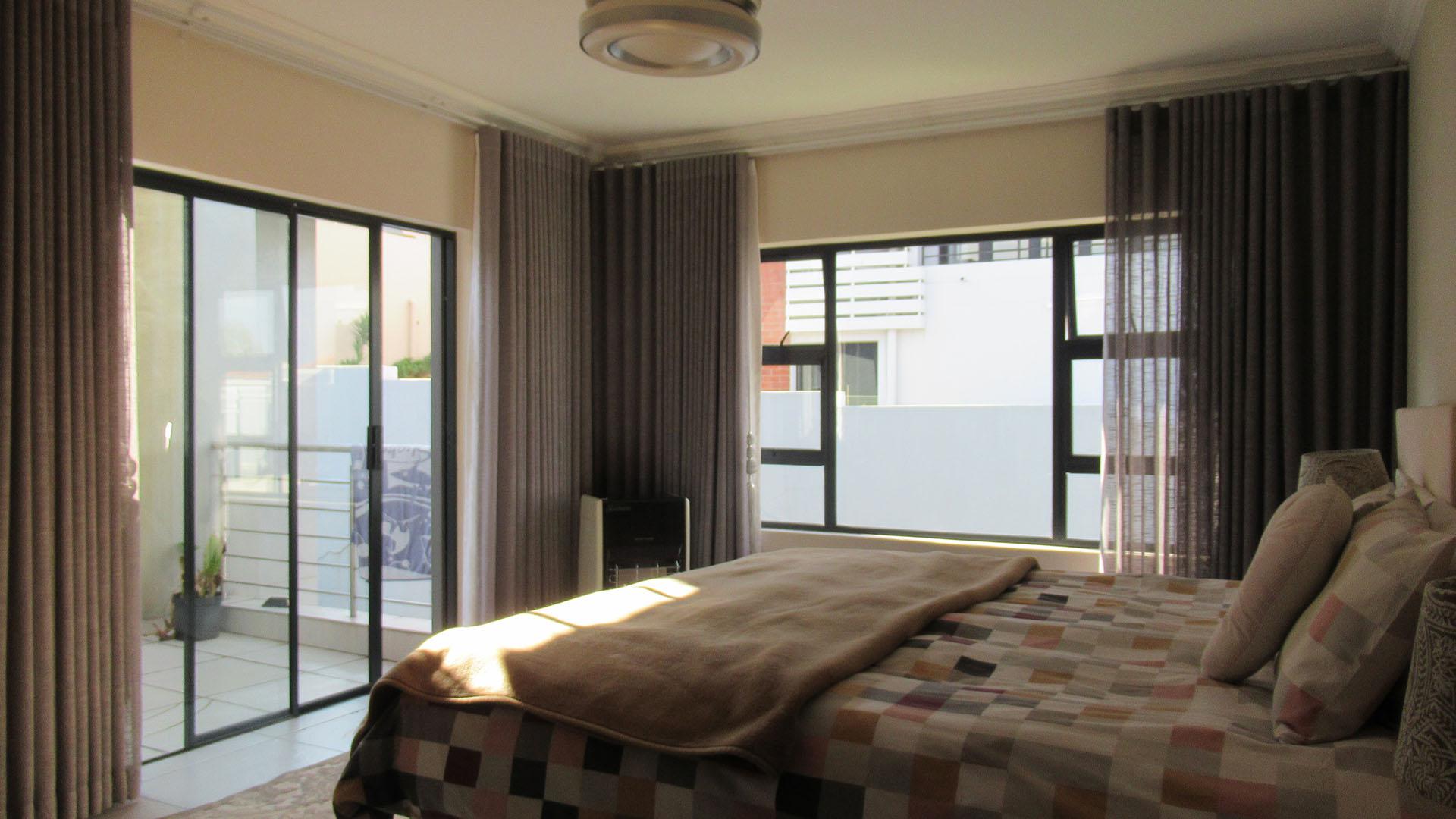 Main Bedroom - 35 square meters of property in Northcliff