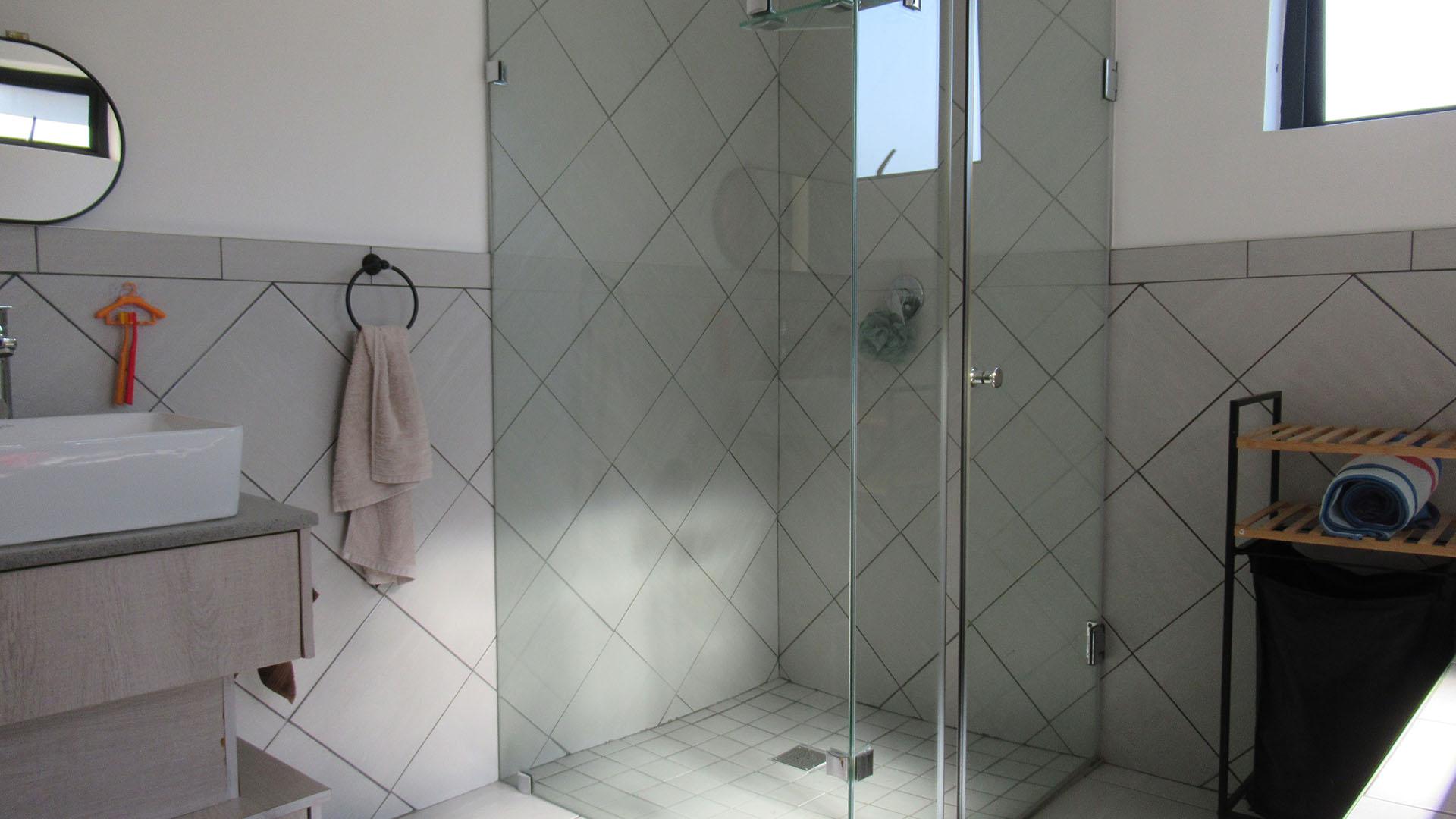 Bathroom 2 - 9 square meters of property in Northcliff