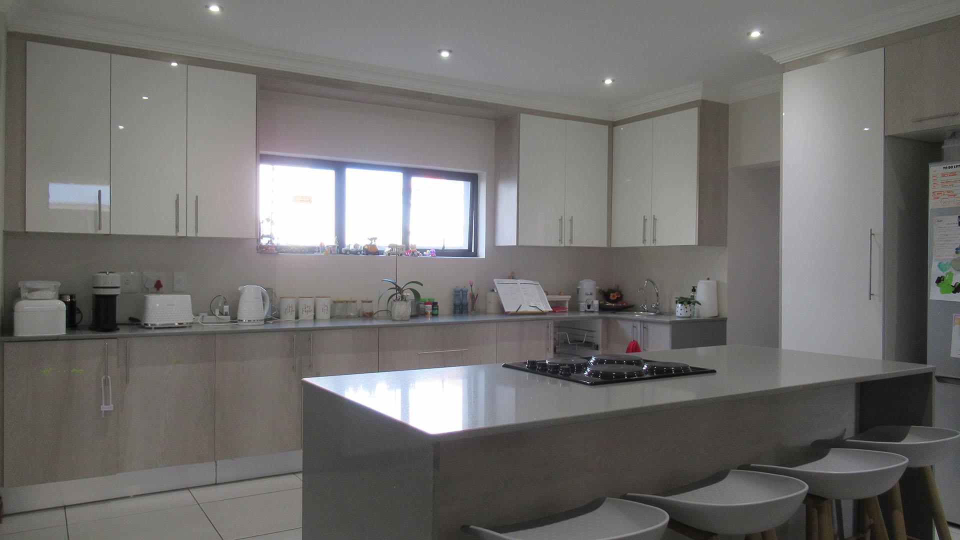 Kitchen - 34 square meters of property in Northcliff