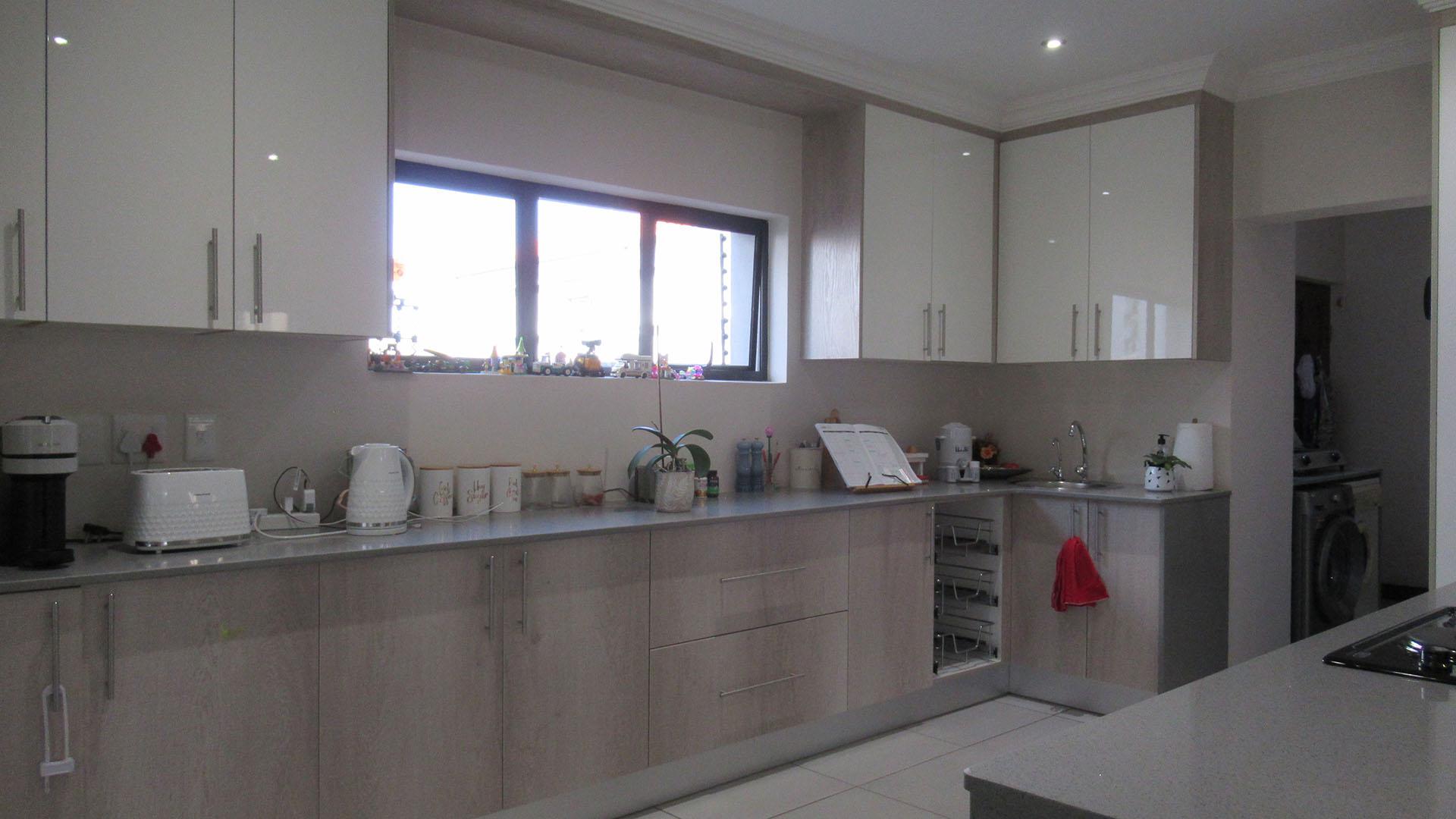 Kitchen - 34 square meters of property in Northcliff