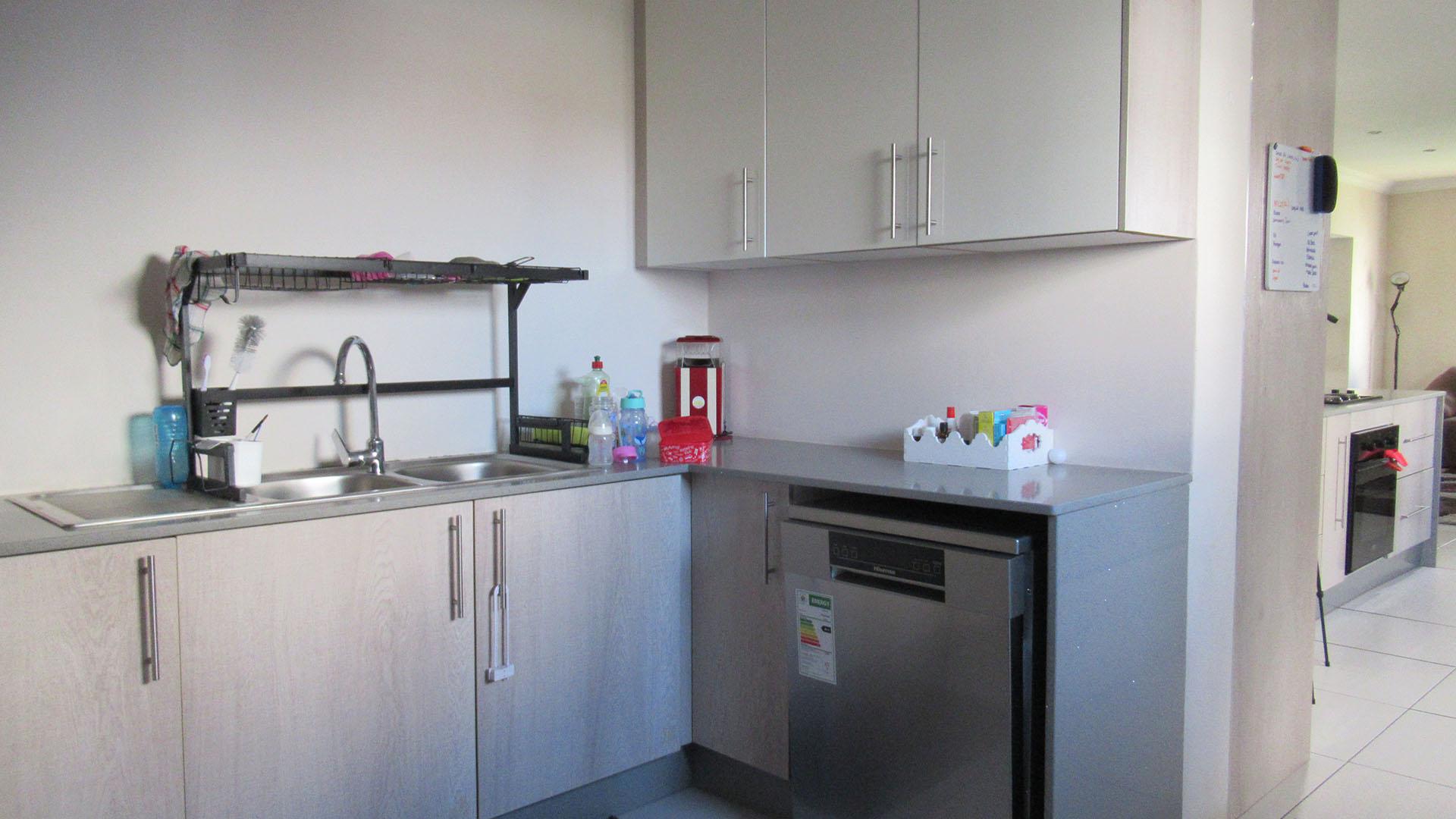 Kitchen - 34 square meters of property in Northcliff