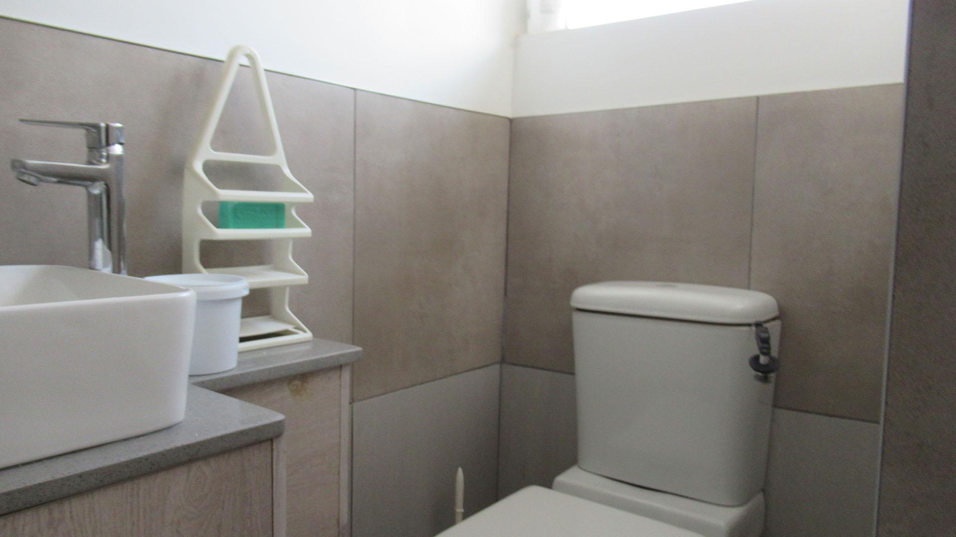 Staff Bathroom - 3 square meters of property in Northcliff