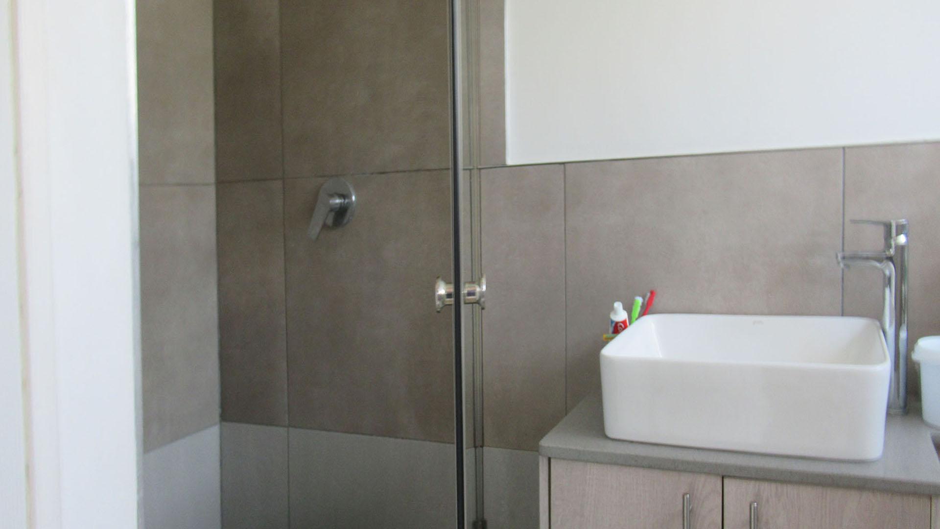 Staff Bathroom - 3 square meters of property in Northcliff