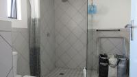 Main Bathroom - 11 square meters of property in Northcliff