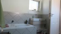 Main Bathroom - 11 square meters of property in Northcliff