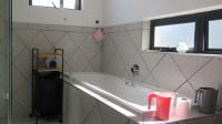 Bathroom 2 - 9 square meters of property in Northcliff