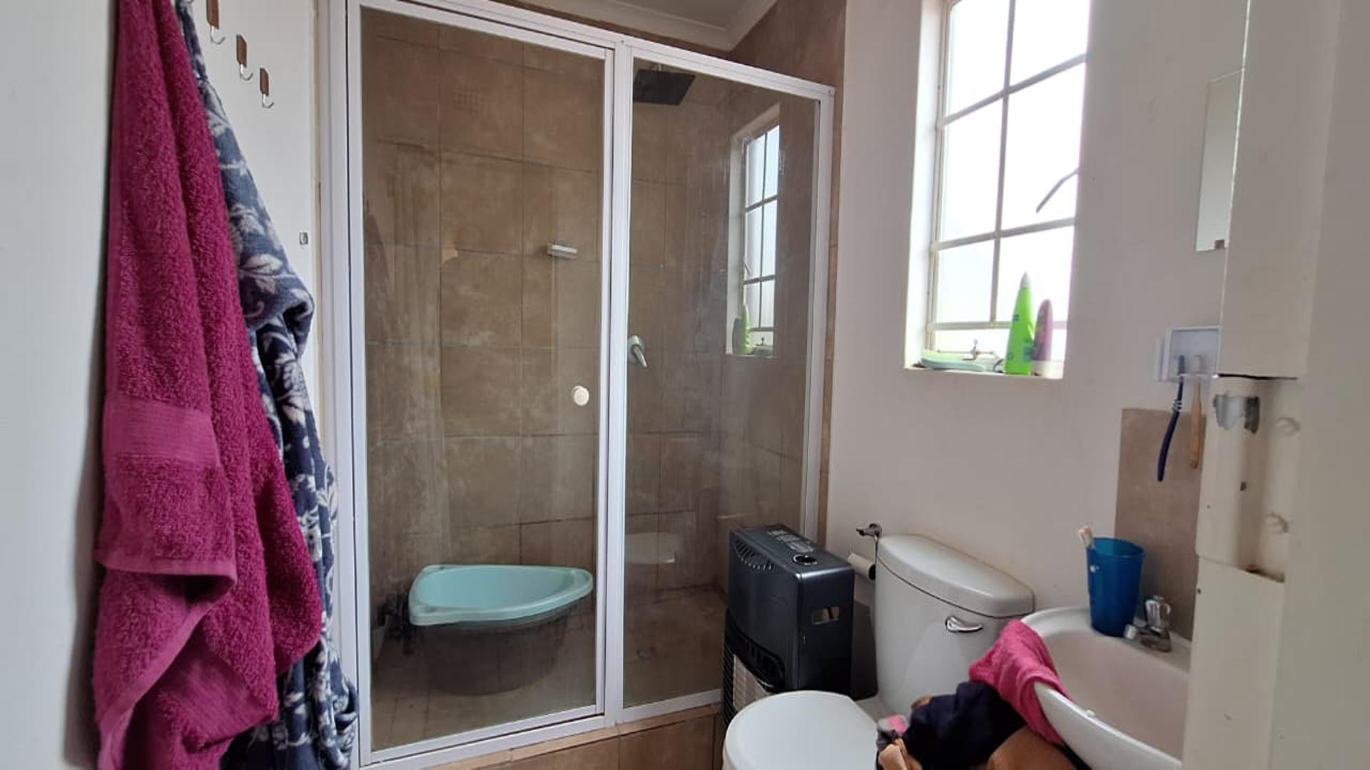 Main Bathroom - 5 square meters of property in Savanna City