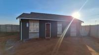 Front View of property in Savanna City